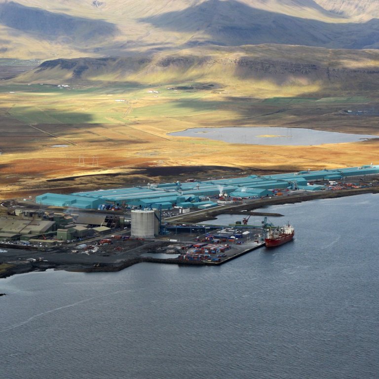 Áskorun til ríkisstjórnar Íslands um stefnubreytingu í málefnum orkukræfs iðnaðar