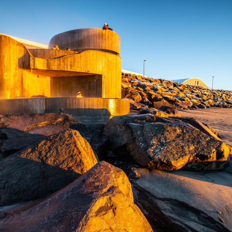 Sundlaugar lokaðar vegna kulda