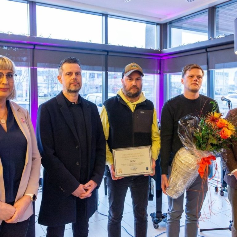 Setningarhátíð Vökudaga 2024, fulltrúar ÍATV ásamt Guðríði Sigurjónsdóttur formanni menningar- og sa…