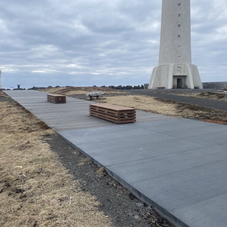 Nýir bekkir hjá Akranesvita