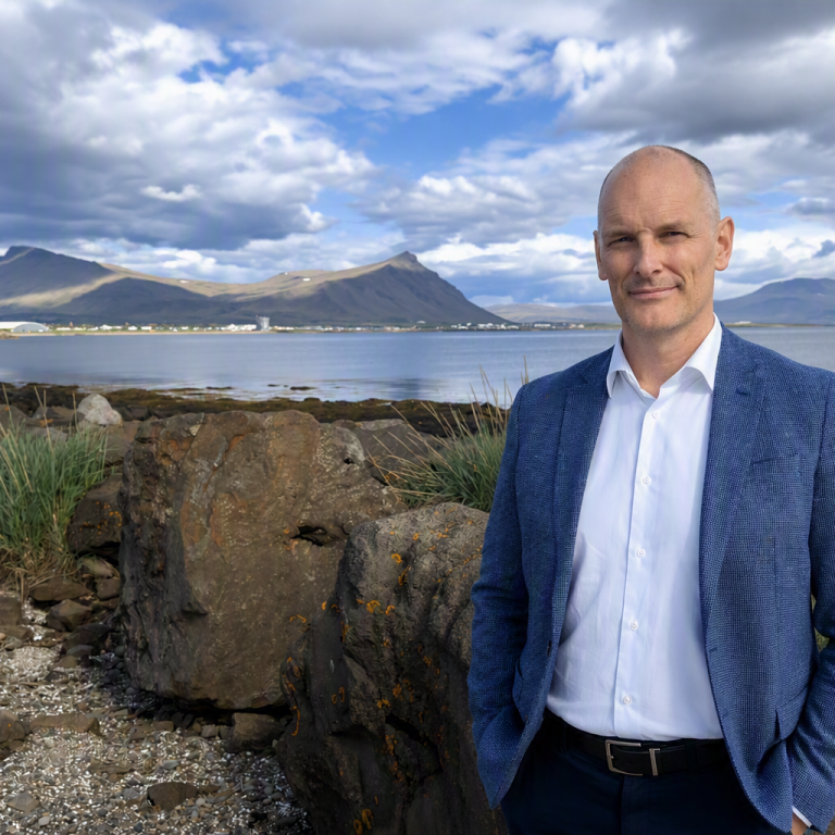 Sturlaugur hóf störf sem bæjarstjóri í dag