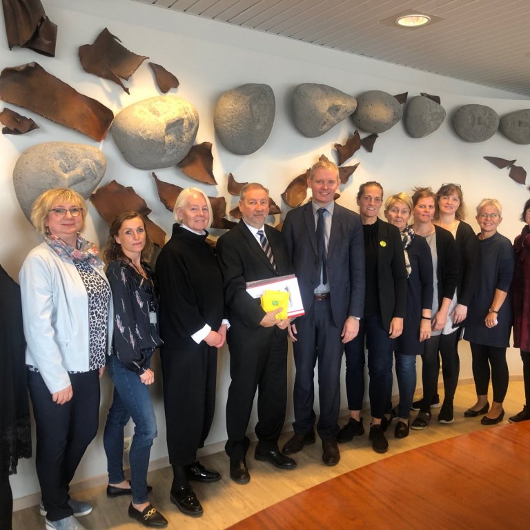 Hópmyndataka að lokinni móttöku.