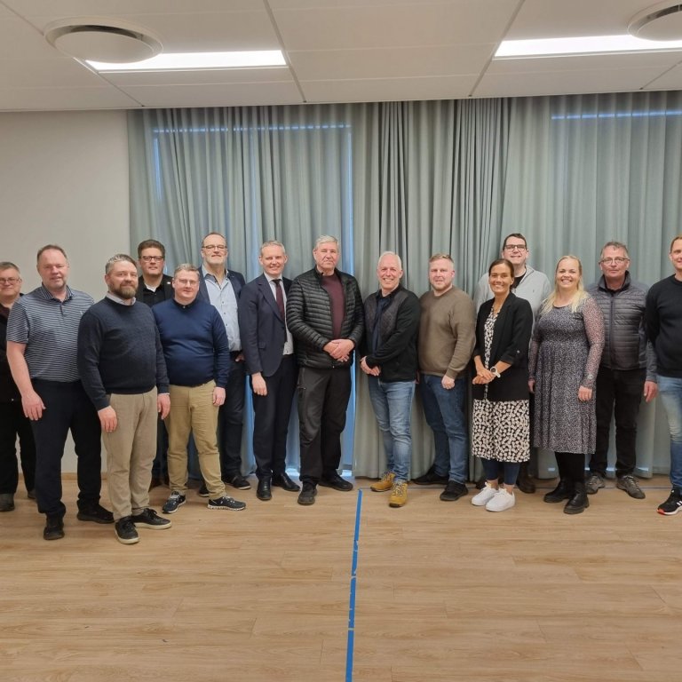 Samningur við Flotgólf ehf. um uppsteypu og ytri frágang íþróttahúss á Jaðarsbökkum undirritaður