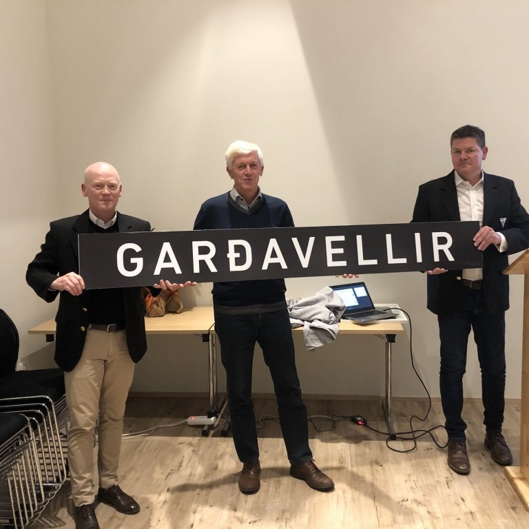 Frístundamiðstöðin við golfvöllinn hefur fengið nafnið Garðavellir