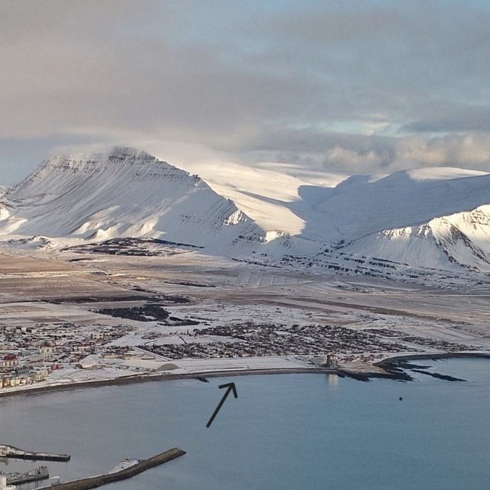 Gönguskíðaspor í kringum æfingasvæðið