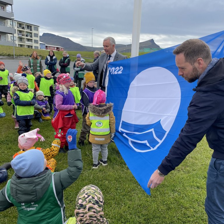 BLÁFÁNANUM FLAGGAÐ VIÐ LANGASAND Í TÍUNDA SKIPTIÐ
