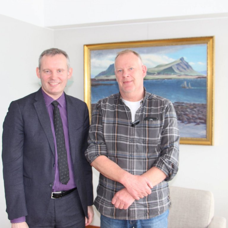 Sævar Freyr Þráinsson bæjarstjóri og Helgi Þorsteinsson framkvæmdastjóri Þróttar ehf.