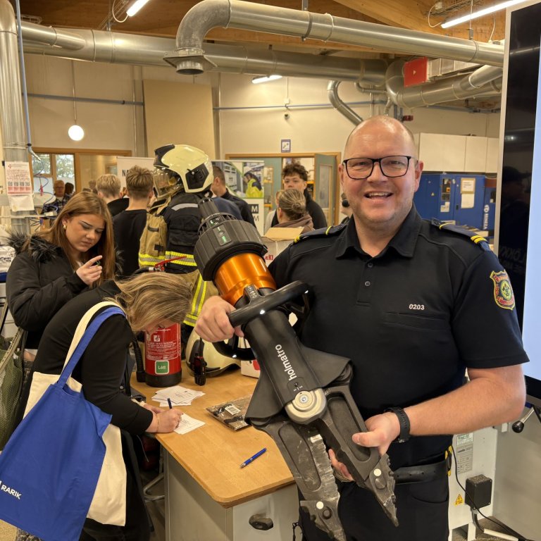 Sigurður Þór Elísson kynnti starf slökkviliðsmanns og sýndi meðal annars þessar klippur.