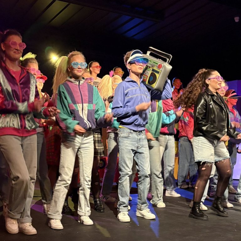 Eins og sjá má er mikið lagt í umgjörð sýningarinnar.