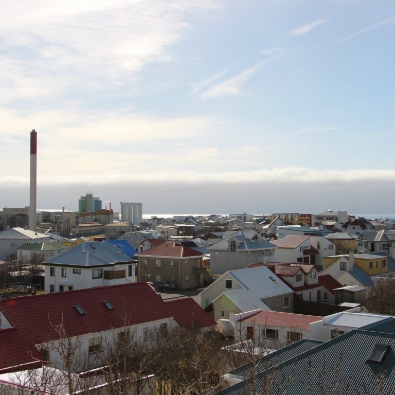 Biðja nágranna að kveikja á útiljósunum