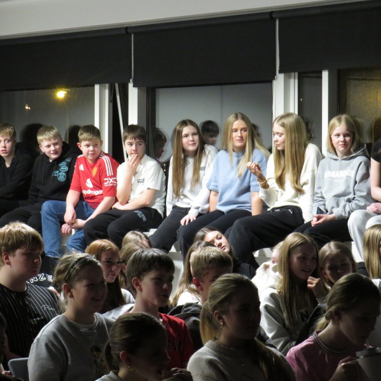 Mikill fjöldi ungmenna mættu á Vökunóttina.