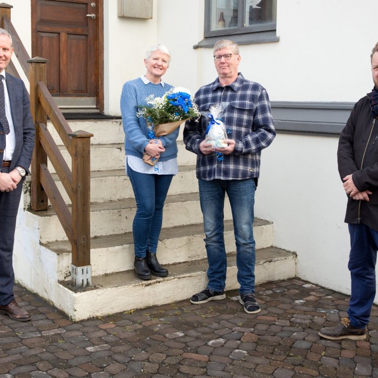 Sævar Freyr Þráinsson bæjarstjóri, aðstandendur Árbókar Akurnesinga Margrét Þorvaldsdóttir útgefandi…