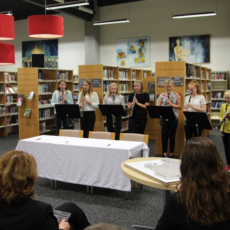 Ljósmynd tekin við undirritun Þjóðarsáttmála um læsi.