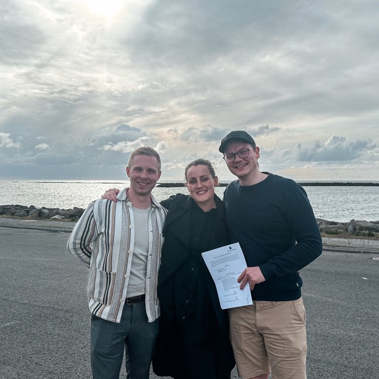 Valdimar Ingi, Vera Líndal og Hjörvar við undirritun.