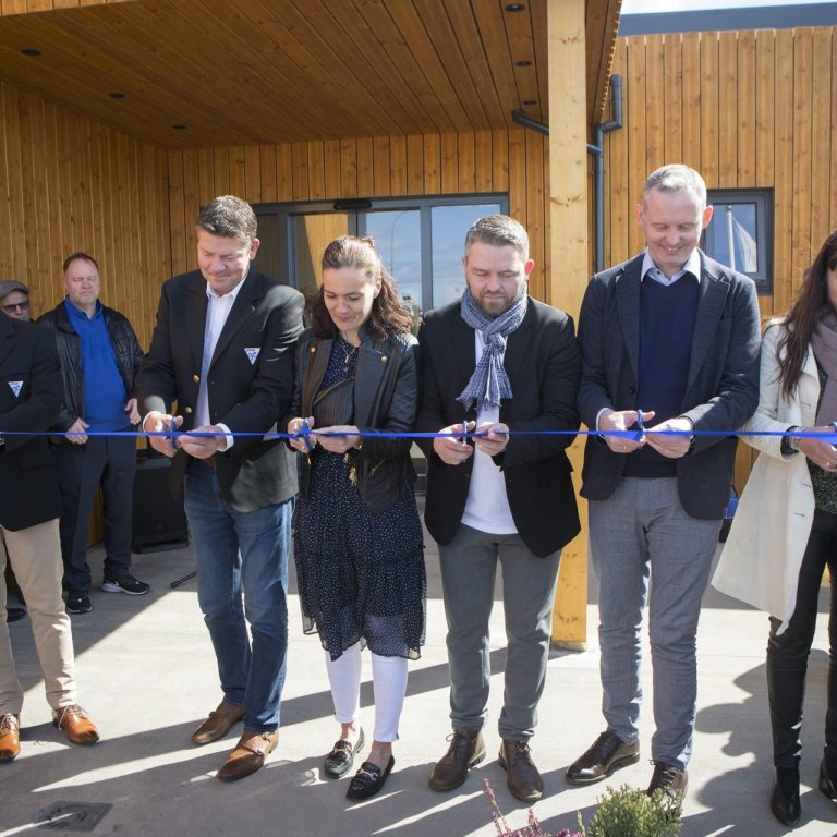 Frá klippingu borða þegar ný frístundamiðstöð var opnuð formlega í dag þann 11. maí.