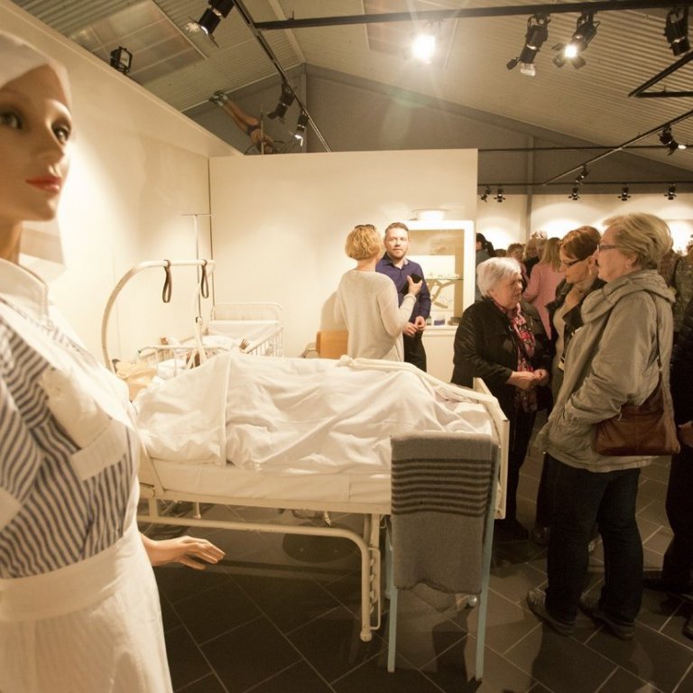 Frá sýningunni ,,Saga líknandi handa