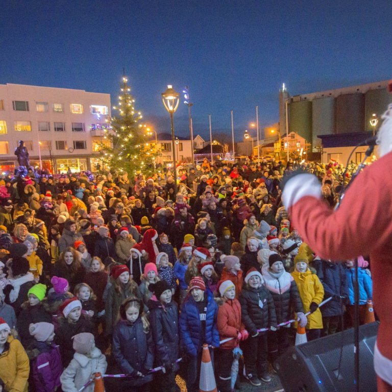 Jólaljósin tendruð á Akratorgi