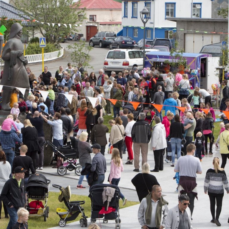 Antikmarkaður og húllafjör á Akratorgi
