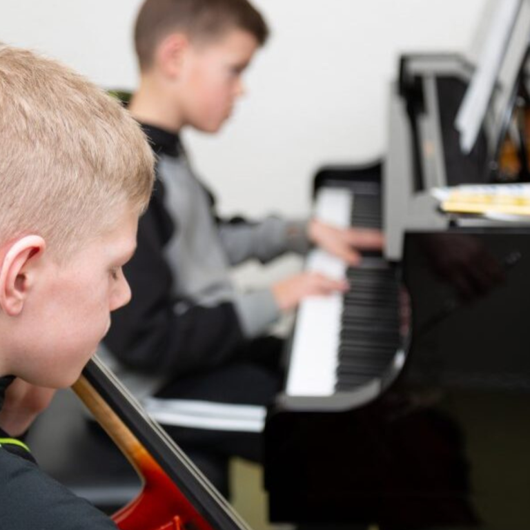 Tómstundaframlag hækkað um 3.5% og 5 ára börn fá nú styrk.