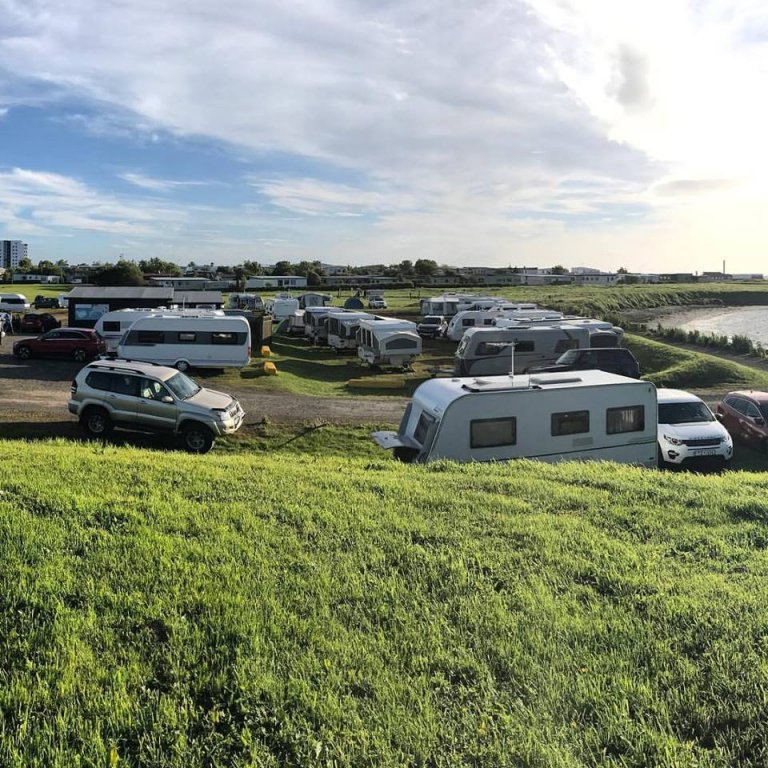 Lokið - Akraneskaupstaður óskar eftir tilboðum í leigu á landi undir rekstur tjaldsvæðisins í Kalman…