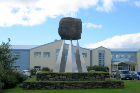 Áframhaldandi endurbætur á húsnæði Höfða á Akranesi.
