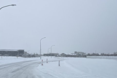 Vegfarendur beðnir um að fara varlega