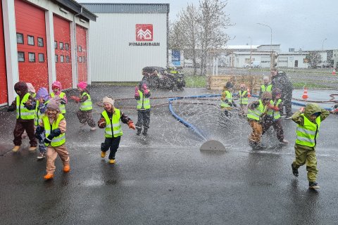 Leikskólarnir heimsækja slökkvistöðina - forvarnir og fræðsla