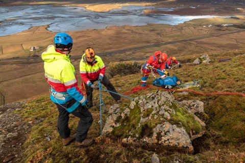 Björgunarfélag Akraness æfir ásamt fleirum í Hvalfirði og Svínadal um helgina. Íbúar Akraness gætu o…
