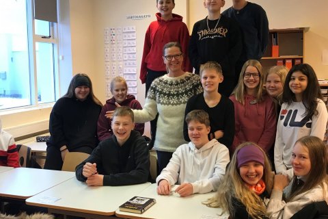 Danskur farkennari að störfum í grunnskólum Akraness