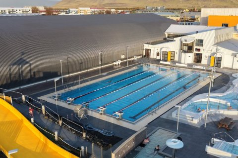Spara þarf kalt vatn - Jaðarsbakkalaug og Guðlaugu lokað tímabundið