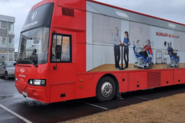 Blóðbankabíllinn kemur á morgun