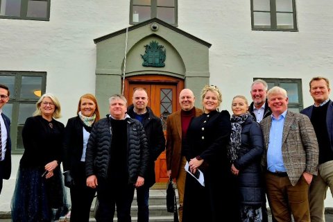 Sveitarstjórar og bæjarstjórar af Vesturlandi ásamt framkvstjóra og formanni SSV áttu góðan fund með forsætisráðherra og innviðaráðerra í Stjórnarráðinu í morgun.