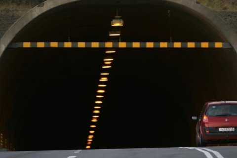 Landsbyggðarstrætó fær undanþágu frá lokun ganganna