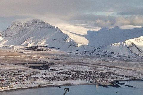 Gönguskíðaspor í kringum æfingasvæðið