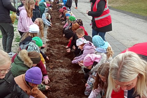 Grundaskóli - viðbót við leiksvæði