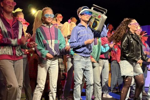 Eins og sjá má er mikið lagt í umgjörð sýningarinnar.