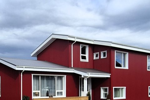 Hér má sjá húsið við Laugarbraut 23, en eigendur þess voru í hópi þeirra sem hlutu umhverfisviðurkenningu Akraneskaupstaðar í dag. 