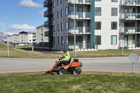 Nýr sláttutraktor í bæinn