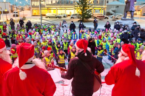 Jólaljós tendruð á Akratorgi