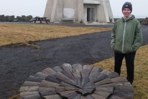 Listaverkið Síbería og listakonan Elsa María Guðlaugsdóttir.