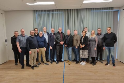 Samningur við Flotgólf ehf. um uppsteypu og ytri frágang íþróttahúss á Jaðarsbökkum undirritaður
