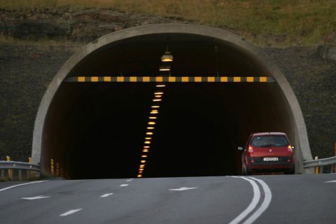 Landsbyggðarstrætó fær undanþágu frá lokun ganganna