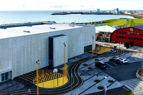 Opið hús verður í nýju fjölnota íþróttahúsi, Grundaskóla og World Class.