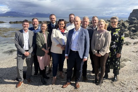 Sturlaugur ásamt bæjarstjórn Akraneskaupstaðar og Steinari Adolfssyni sem verður starfandi bæjarstjó&hellip;