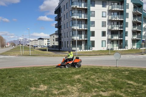 Nýr sláttutraktor í bæinn