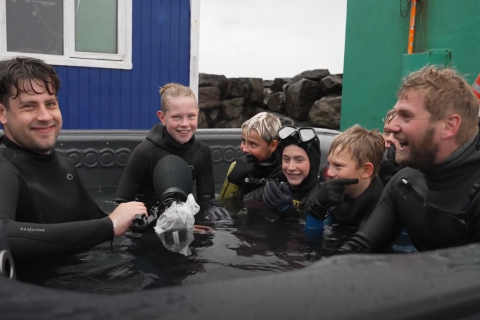 Bjarki Sigurðsson fréttamaður í heita pottinum við Hoppland ásamt Konna Gotta, eiganda Hopplands, og…